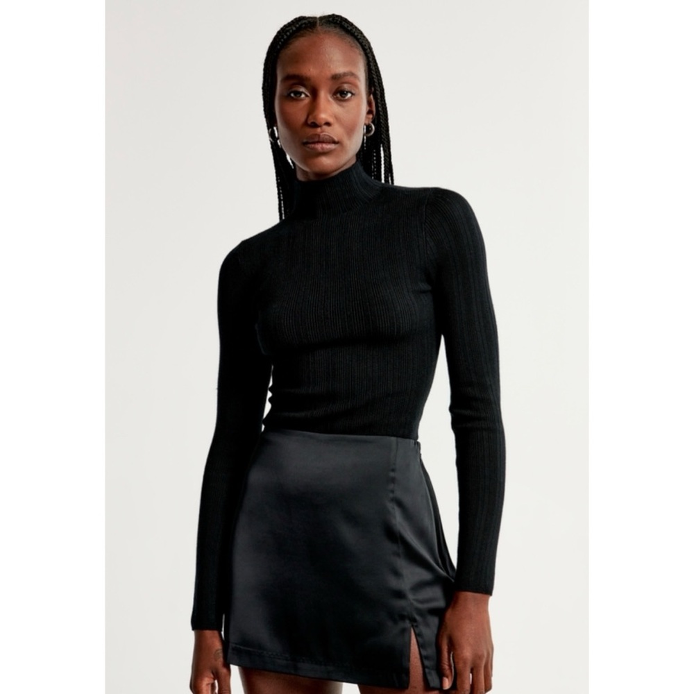 ABERCROMBIE & FITCH SLIM RIB TURTLENECK SWEATER